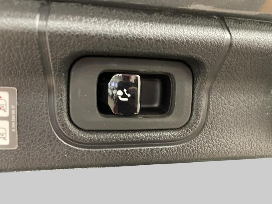 MERCEDES-BENZ EQE 2023