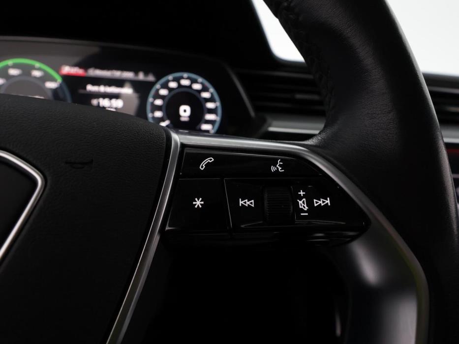 AUDI E-TRON 2022