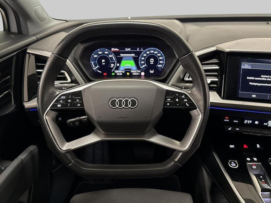 AUDI Q4 e-tron 2021