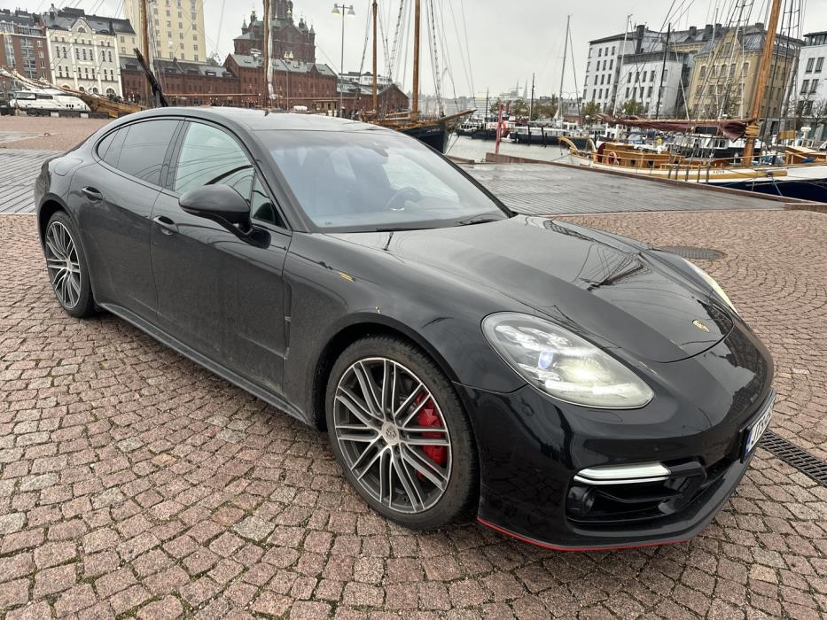 PORSCHE Panamera 2017