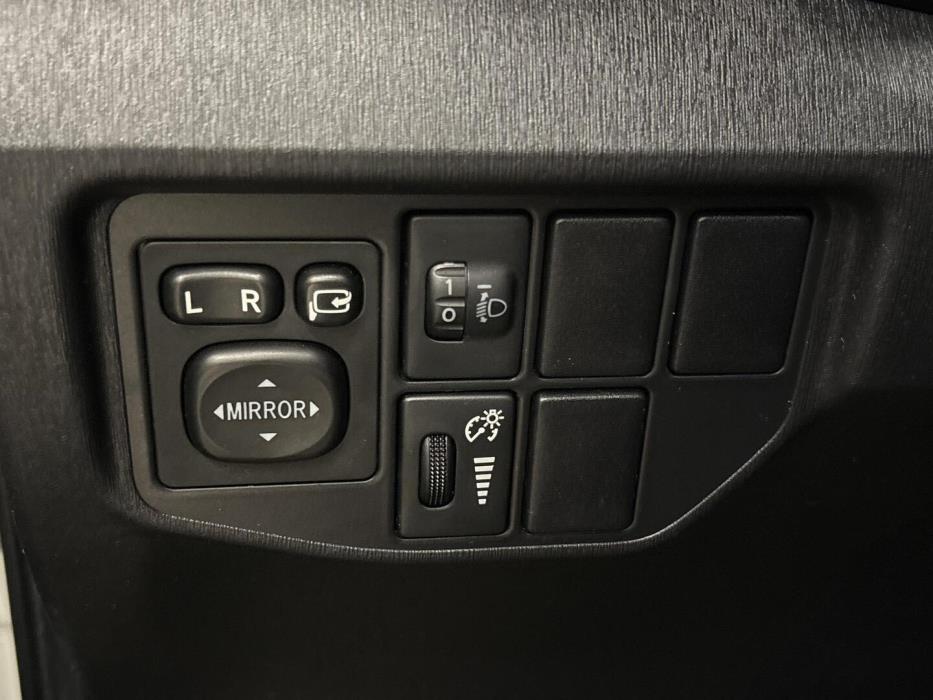 TOYOTA PRIUS PLUG-IN HYBRID 2012