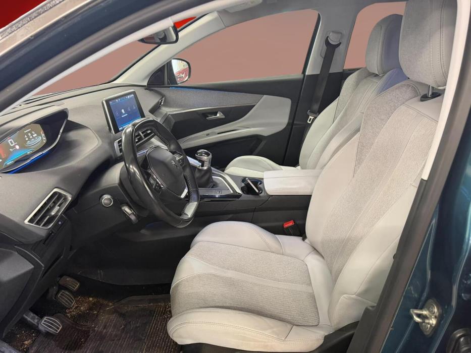 PEUGEOT 5008 2018