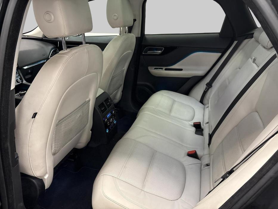 JAGUAR F-PACE 2016
