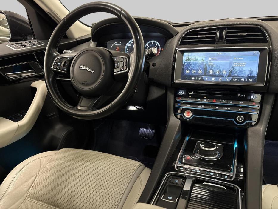 JAGUAR F-PACE 2016
