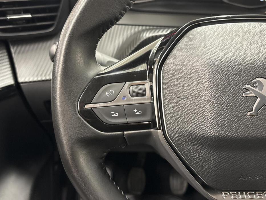 PEUGEOT 208 2020