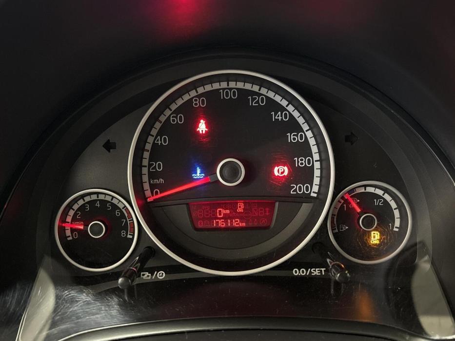 VOLKSWAGEN up! 2014