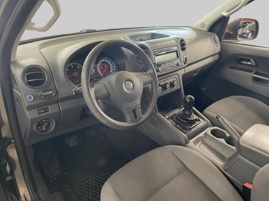 VOLKSWAGEN Amarok 2012