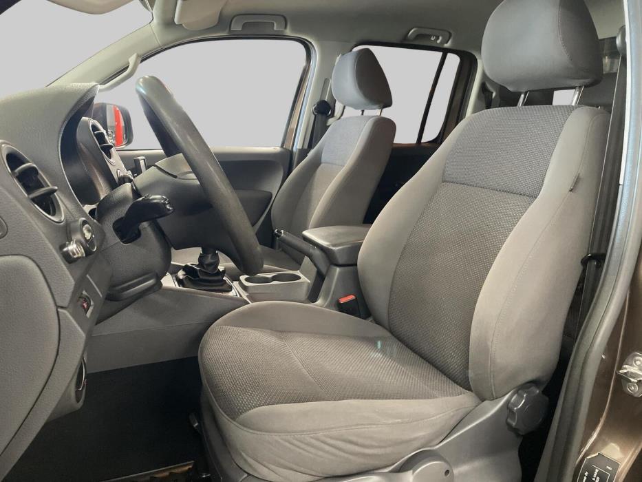 VOLKSWAGEN Amarok 2012