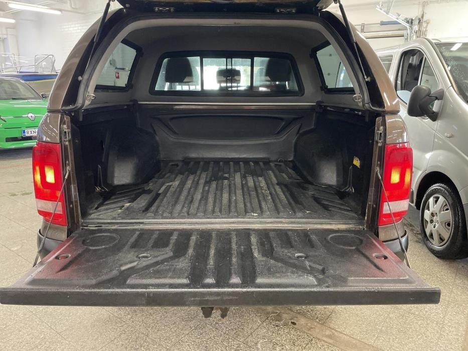 VOLKSWAGEN Amarok 2012