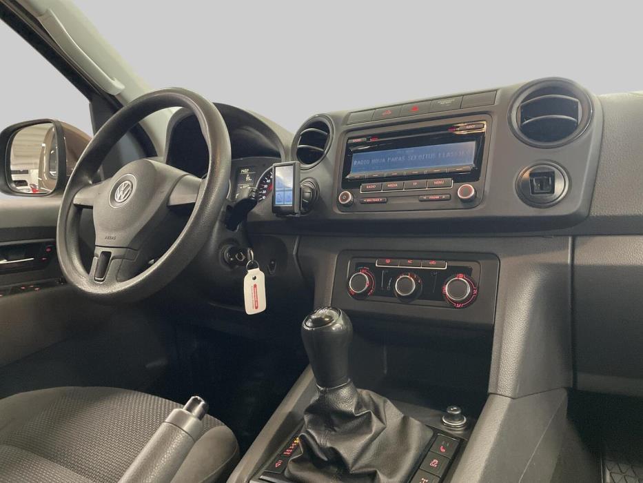 VOLKSWAGEN Amarok 2012
