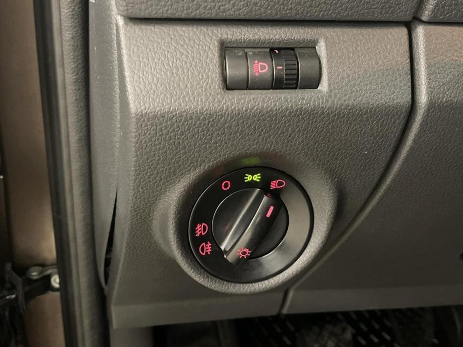 VOLKSWAGEN Amarok 2012