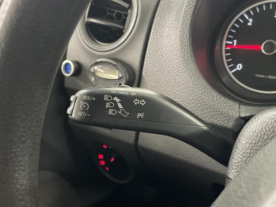 VOLKSWAGEN Amarok 2012