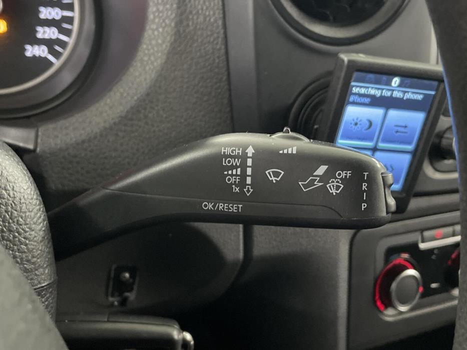 VOLKSWAGEN Amarok 2012