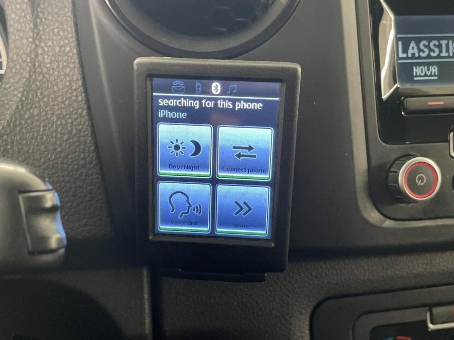 VOLKSWAGEN Amarok 2012