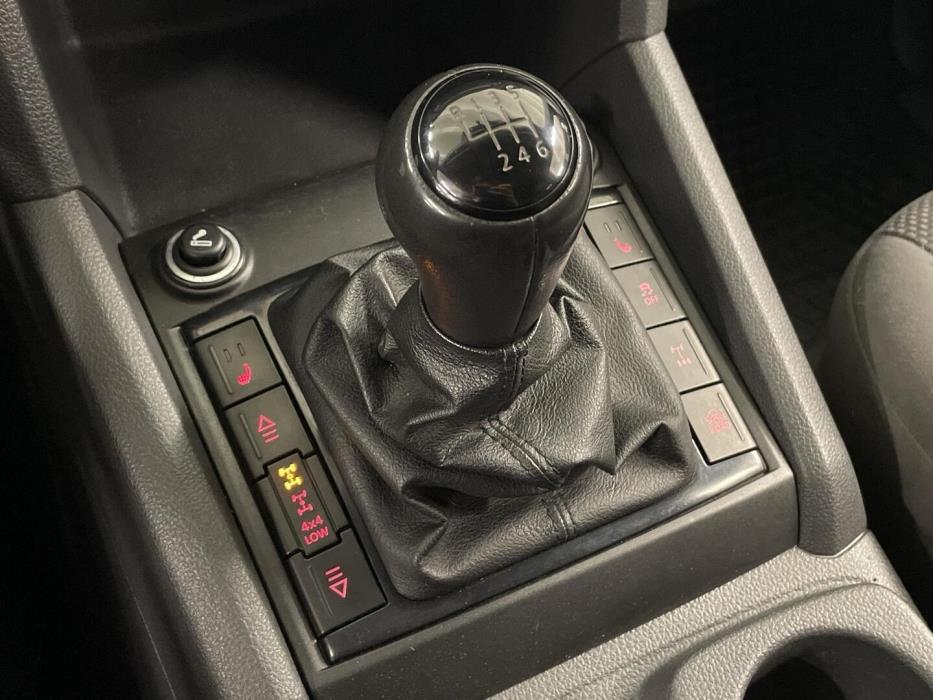 VOLKSWAGEN Amarok 2012