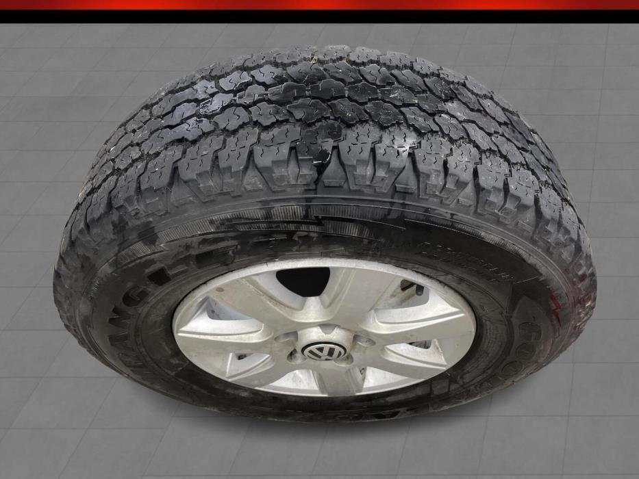 VOLKSWAGEN Amarok 2012