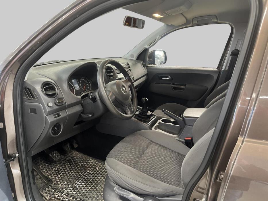 VOLKSWAGEN Amarok 2012