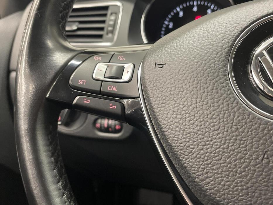 VOLKSWAGEN Jetta 2016