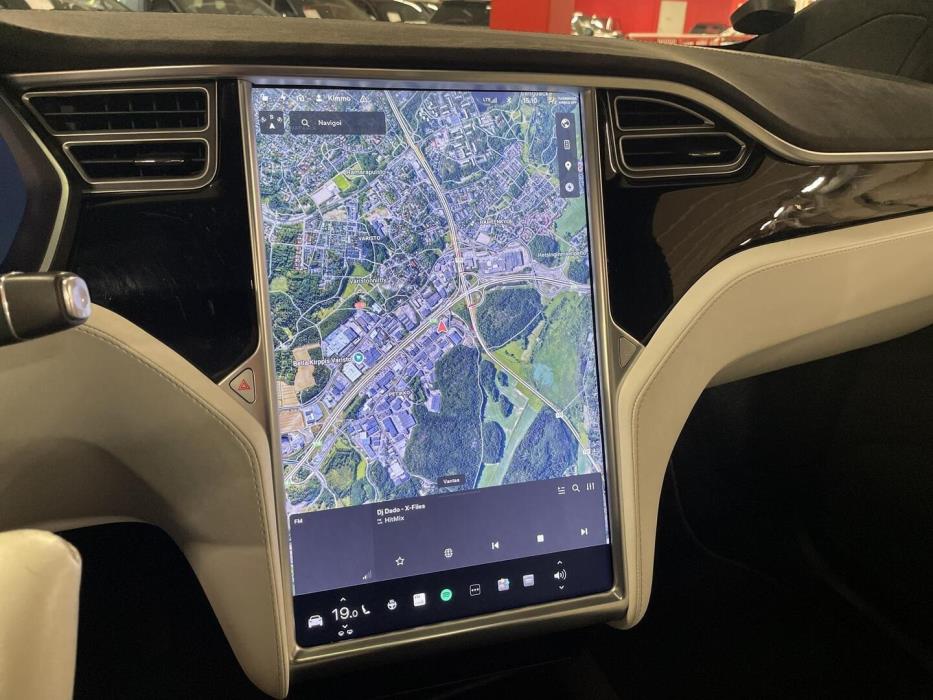 TESLA Model X 2017