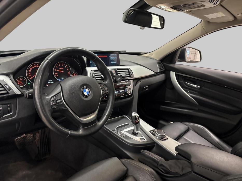 BMW 330 2016