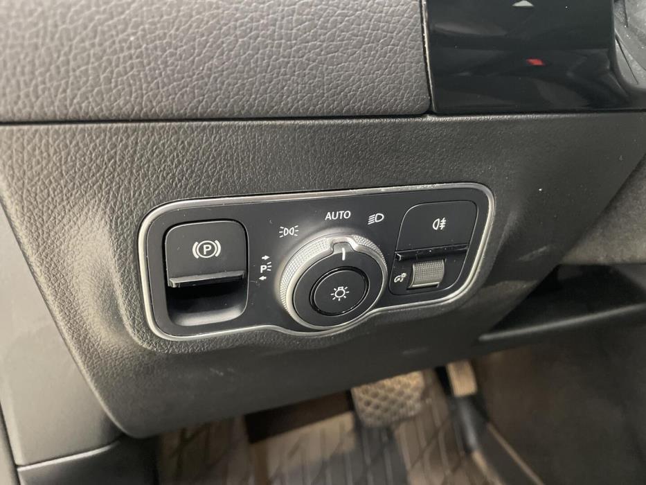 MERCEDES-BENZ EQA 2021