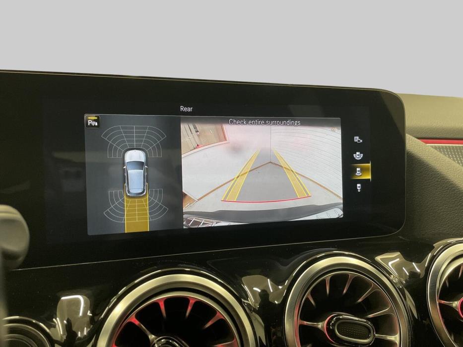 MERCEDES-BENZ EQA 2021