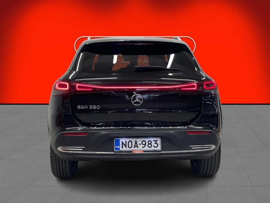 MERCEDES-BENZ EQA 2021