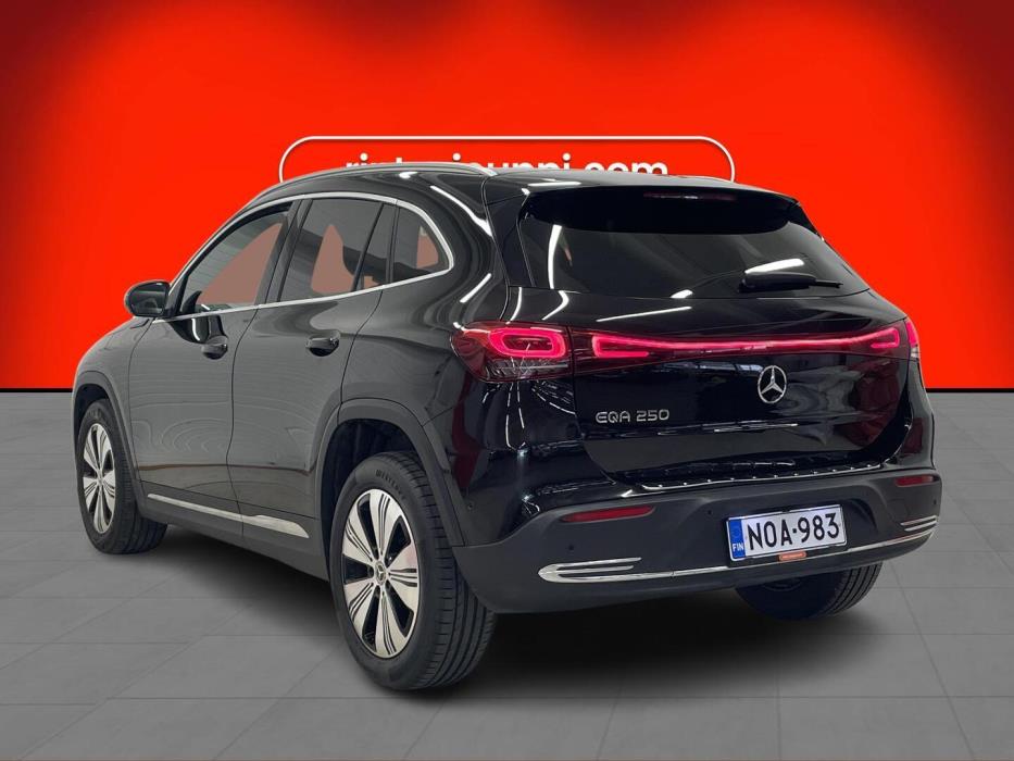 MERCEDES-BENZ EQA 2021