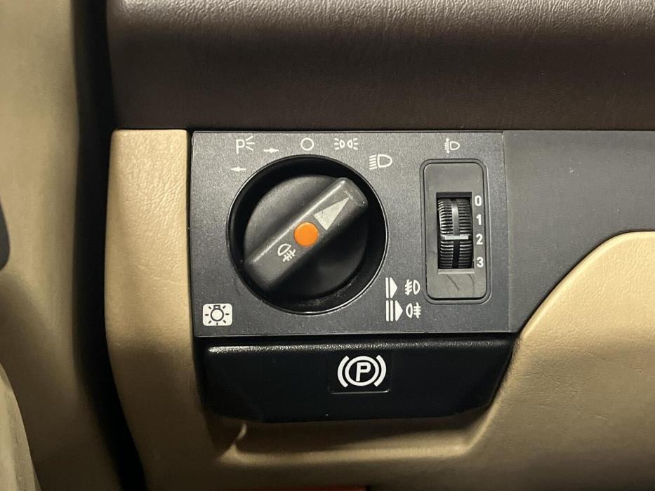 MERCEDES-BENZ E 1989