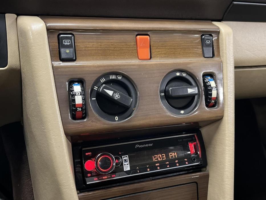 MERCEDES-BENZ E 1989