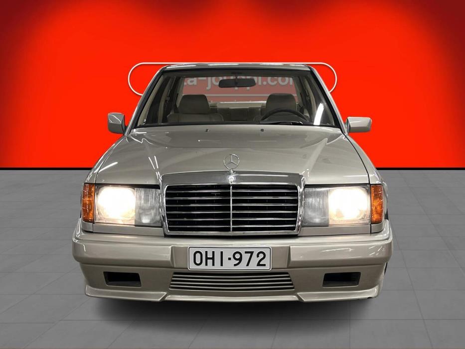 MERCEDES-BENZ E 1989