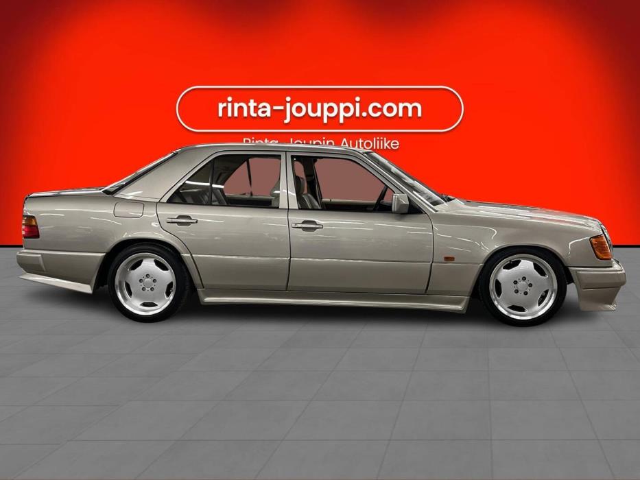 MERCEDES-BENZ E 1989