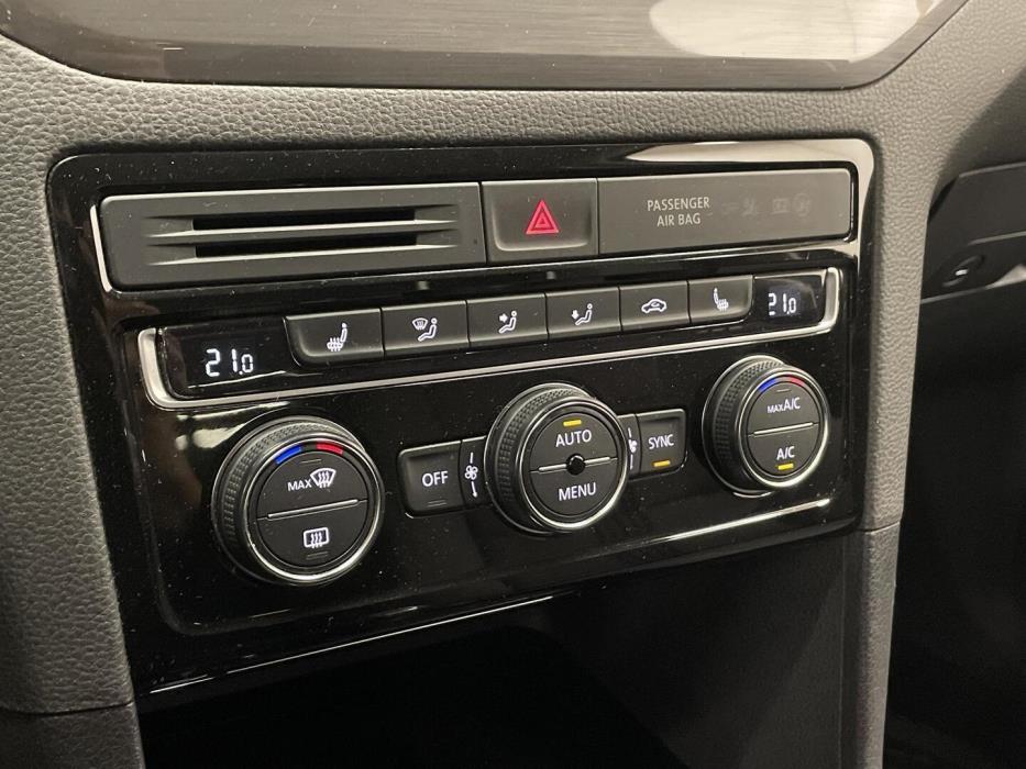 VOLKSWAGEN Golf Sportsvan 2016