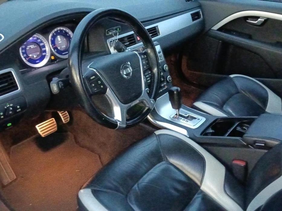 VOLVO V70 2011