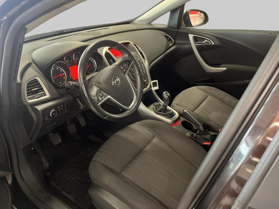 OPEL Astra 2012