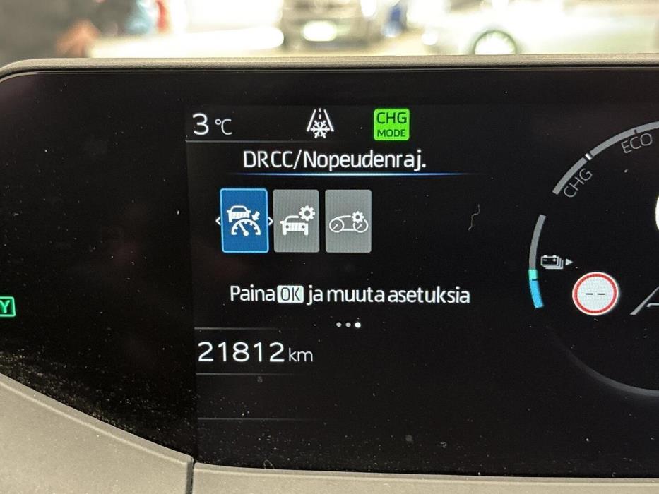 TOYOTA Prius Plug-in 2025