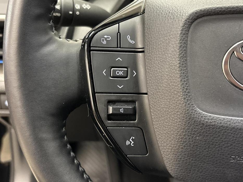 TOYOTA Prius Plug-in 2025