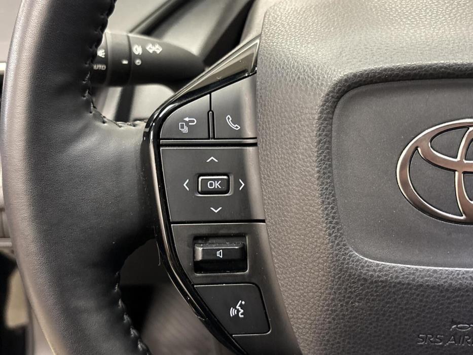 TOYOTA Prius Plug-in 2025