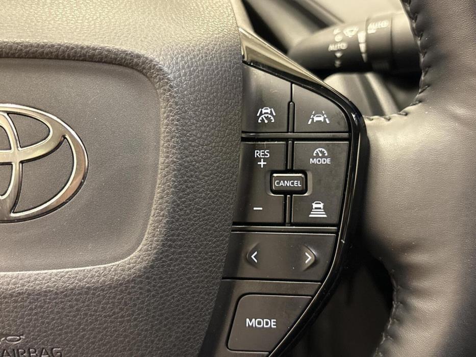 TOYOTA Prius Plug-in 2025