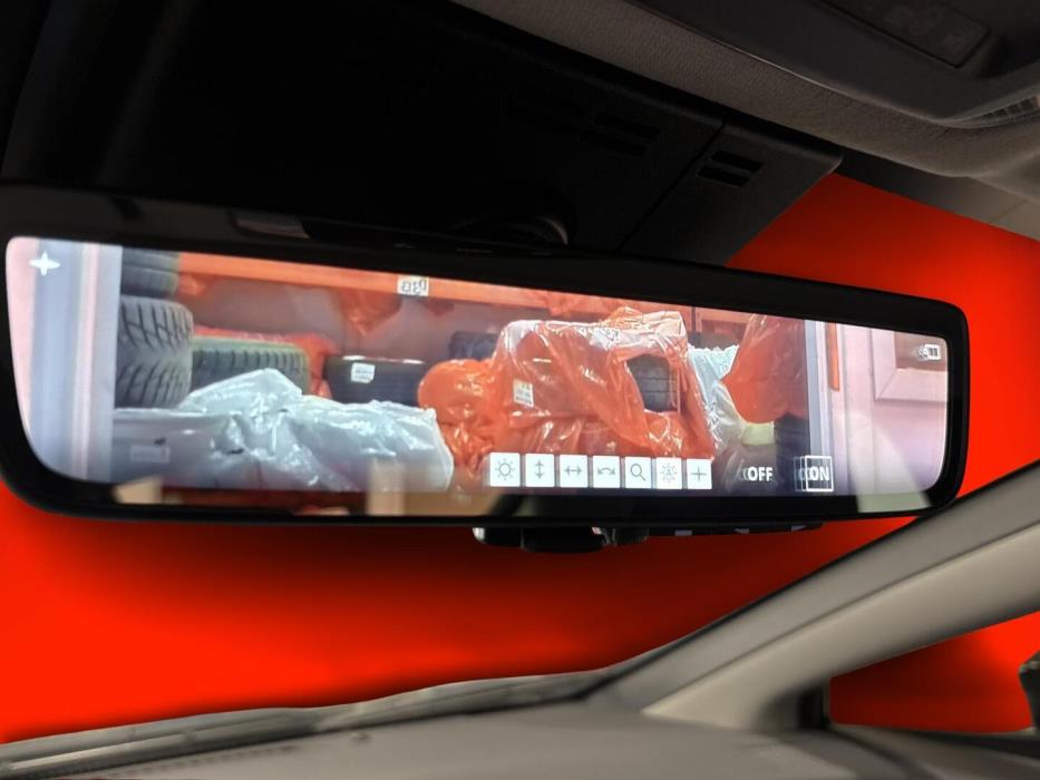 TOYOTA Prius Plug-in 2025