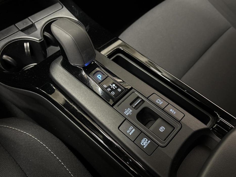 TOYOTA Prius Plug-in 2025