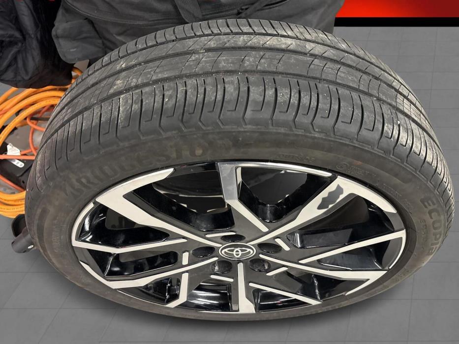 TOYOTA Prius Plug-in 2025