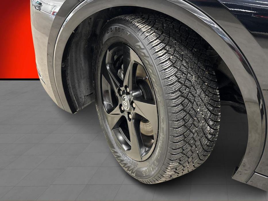 TOYOTA Prius Plug-in 2025