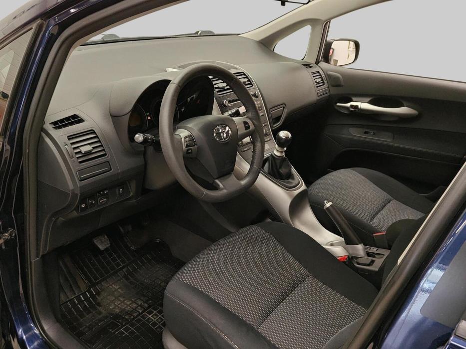 TOYOTA Auris 2010