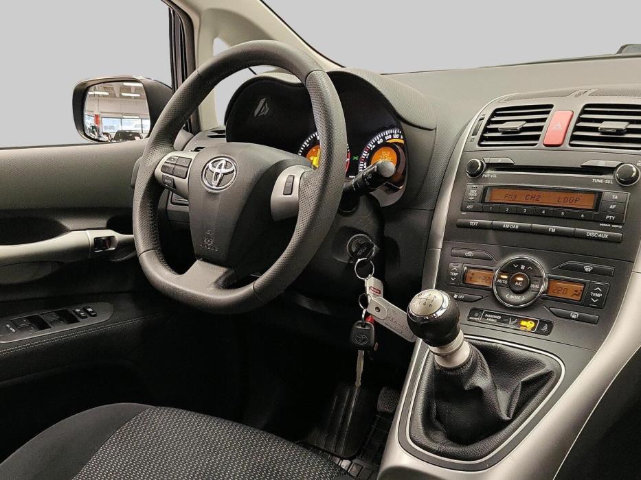 TOYOTA Auris 2010