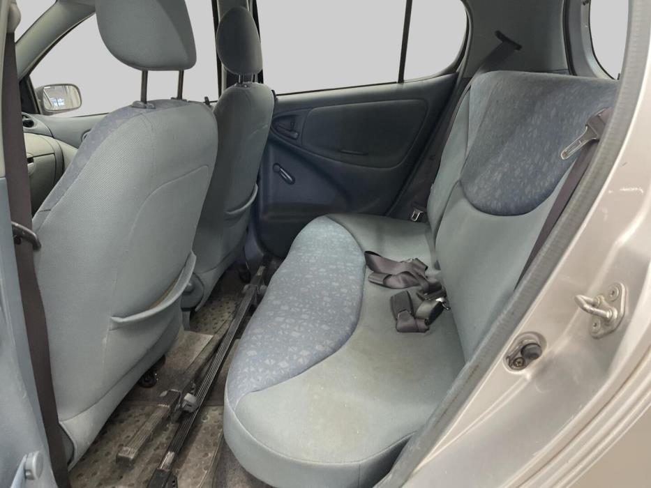TOYOTA Yaris 2002