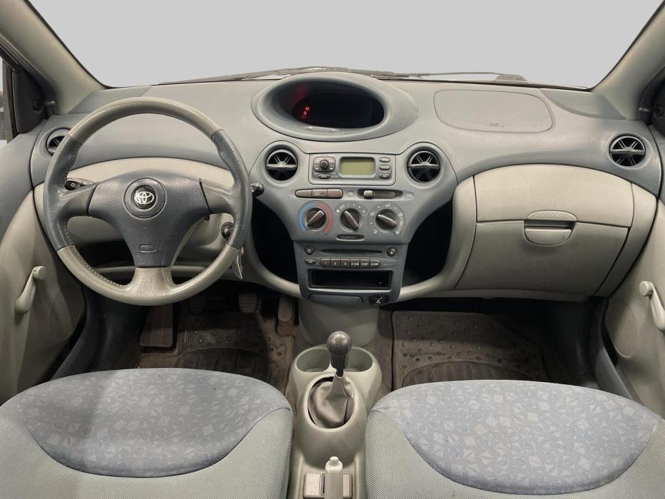 TOYOTA Yaris 2002
