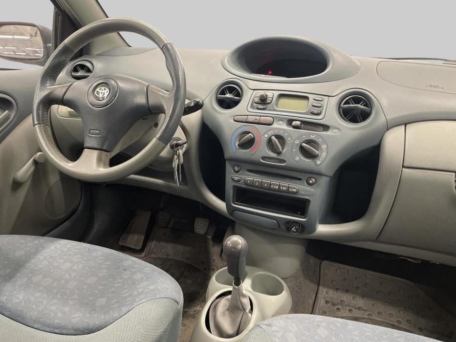 TOYOTA Yaris 2002