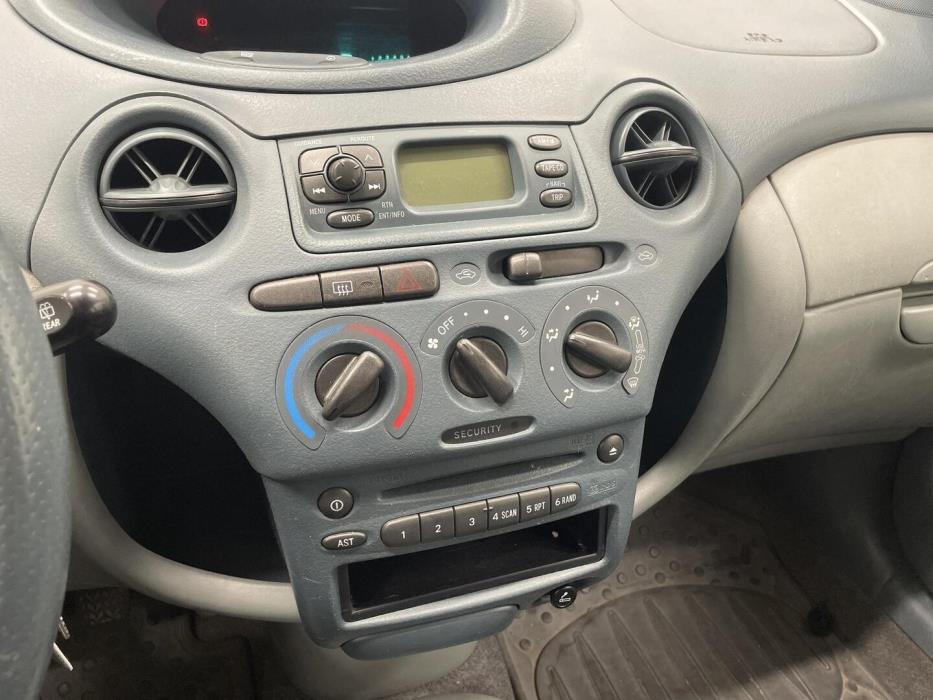 TOYOTA Yaris 2002