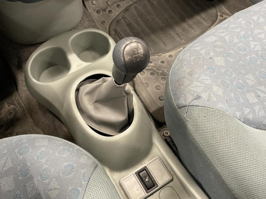 TOYOTA Yaris 2002